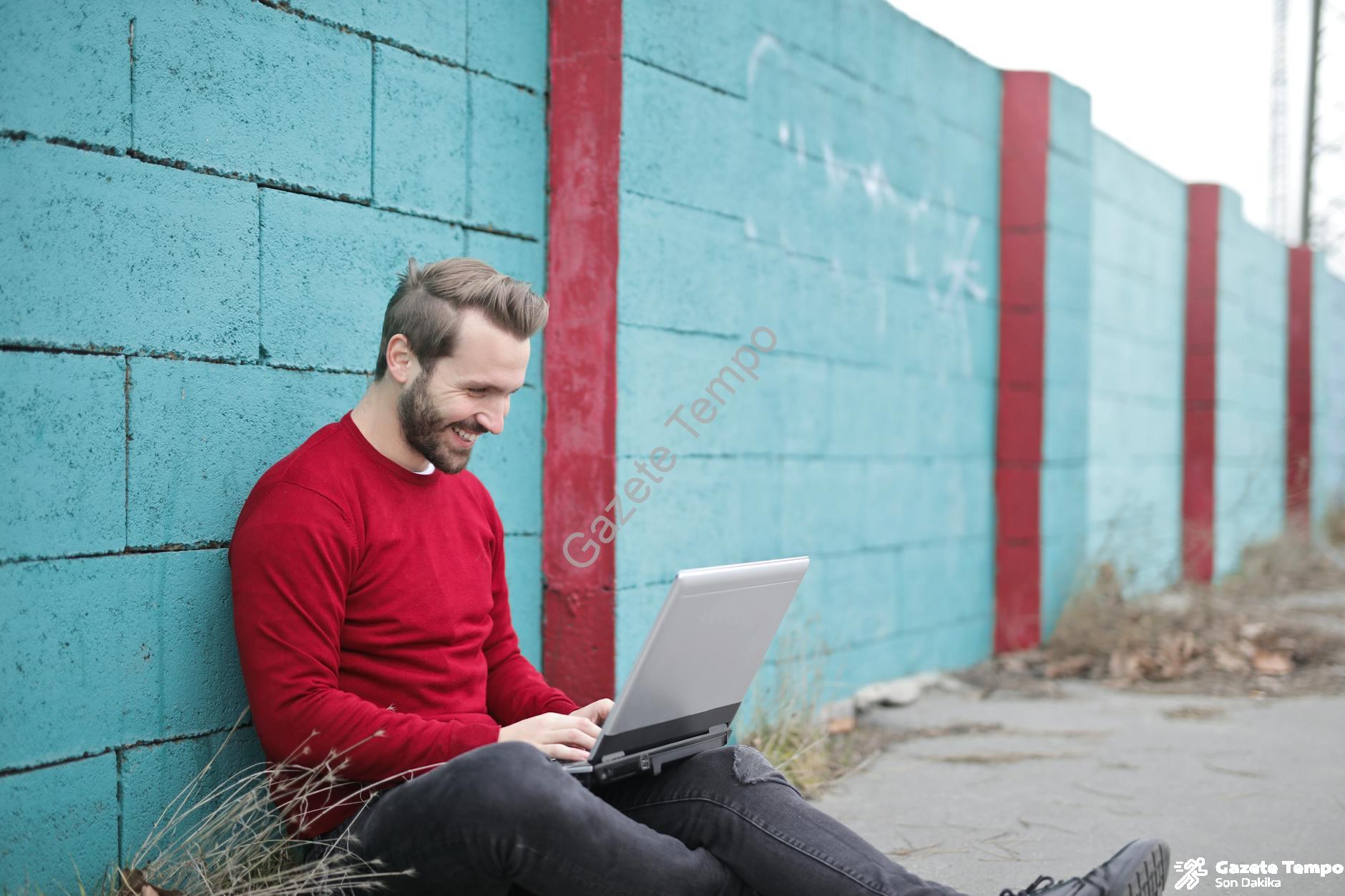 Webkral.com: İnternetten Para Kazanma Yöntemleri